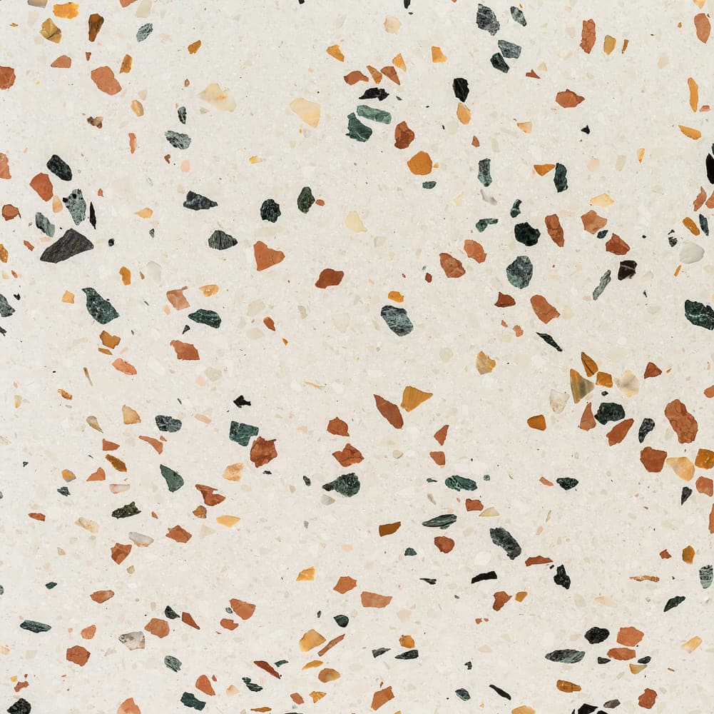 Terrazzo Classico 1.I med lyst, orange og grønt mix Sokkelkant