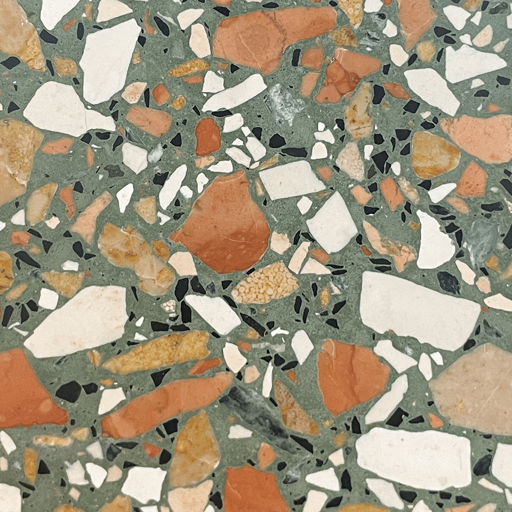 Terrazzo Classico 3.S med grønt, hvidt og orange mix Sokkelkant