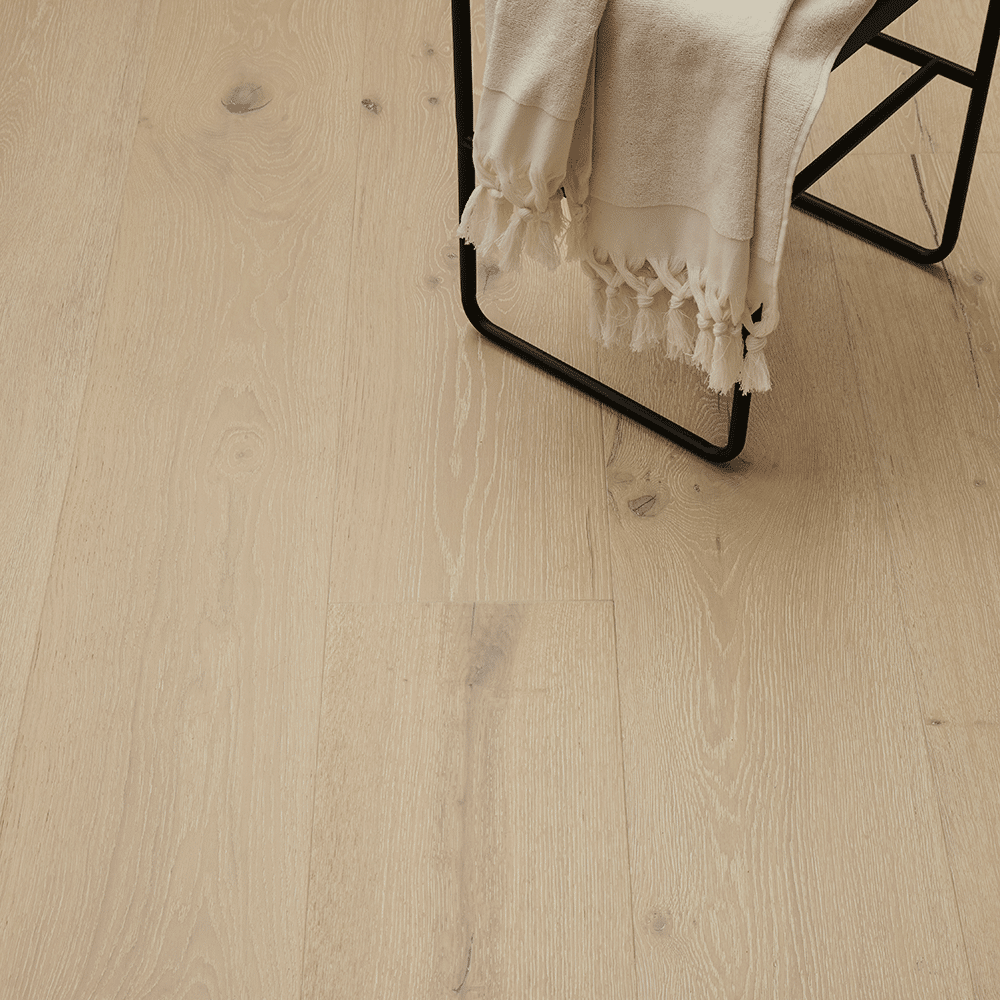 Eksklusiv Eg Plankegulv RUSTIK i Mat hvid lak på 26 x 220 cm