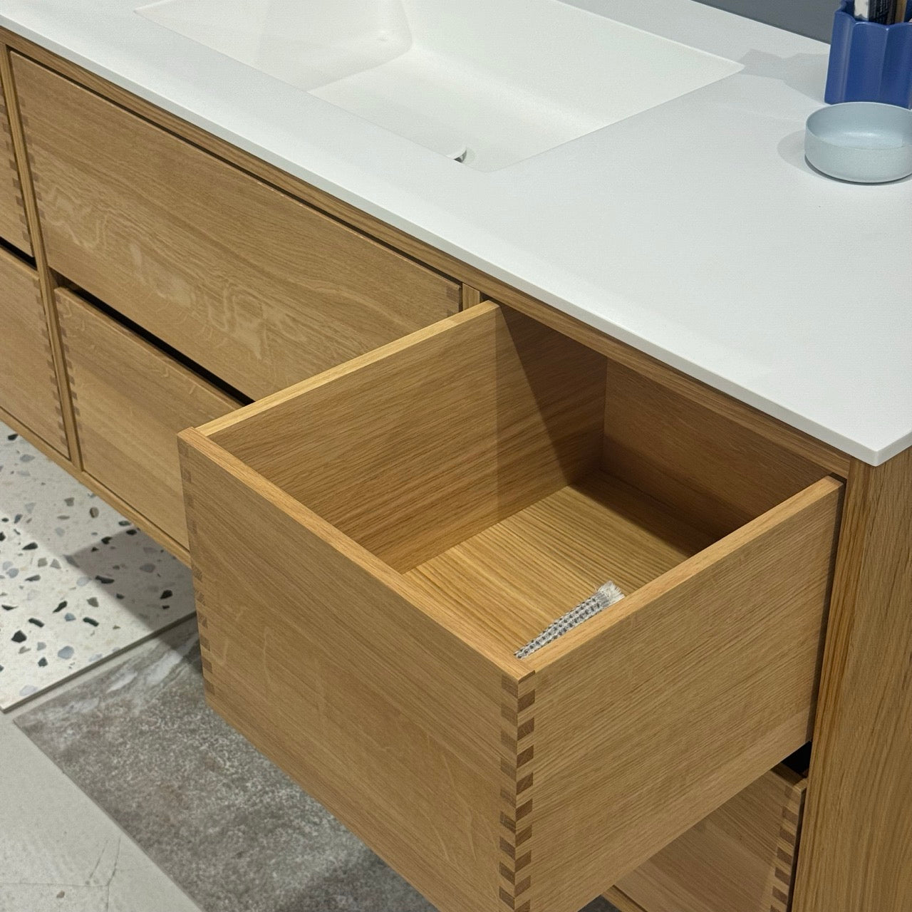 Nr. 4915 Snedker badmøbel 140 cm - Udstillingsmodel