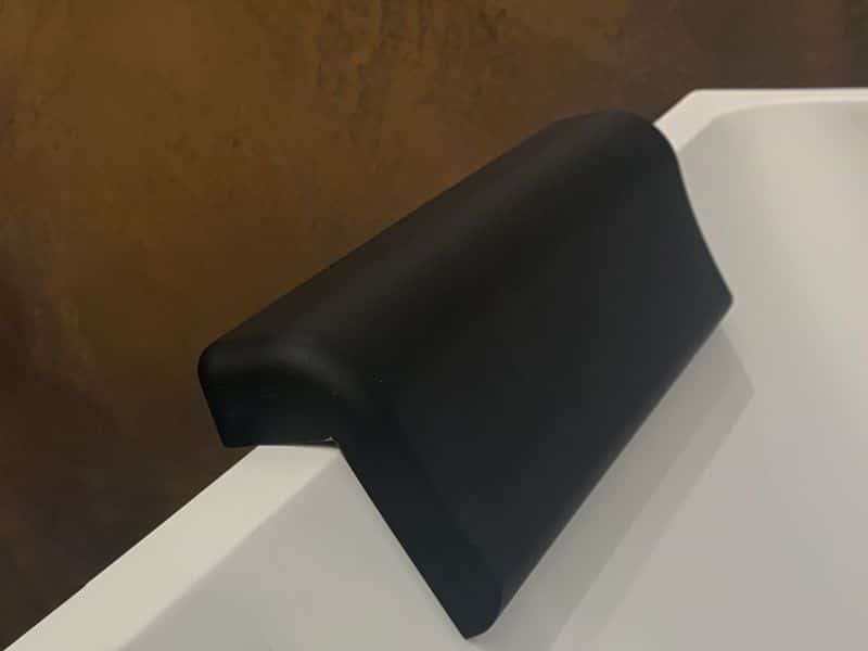 Nakkepude til badekar med firkantet karkant