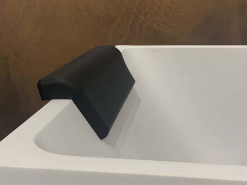 Nakkepude til badekar med firkantet karkant