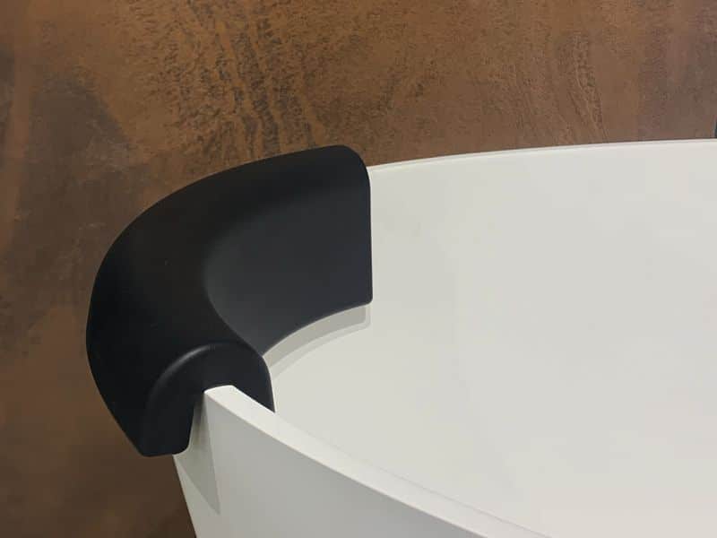 Nakkepude til badekar med rund karkant