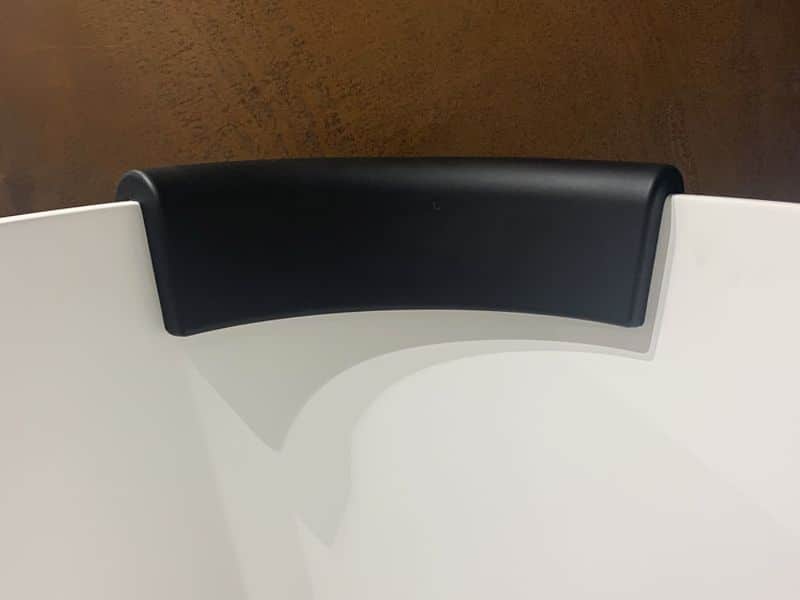 Nakkepude til badekar med rund karkant