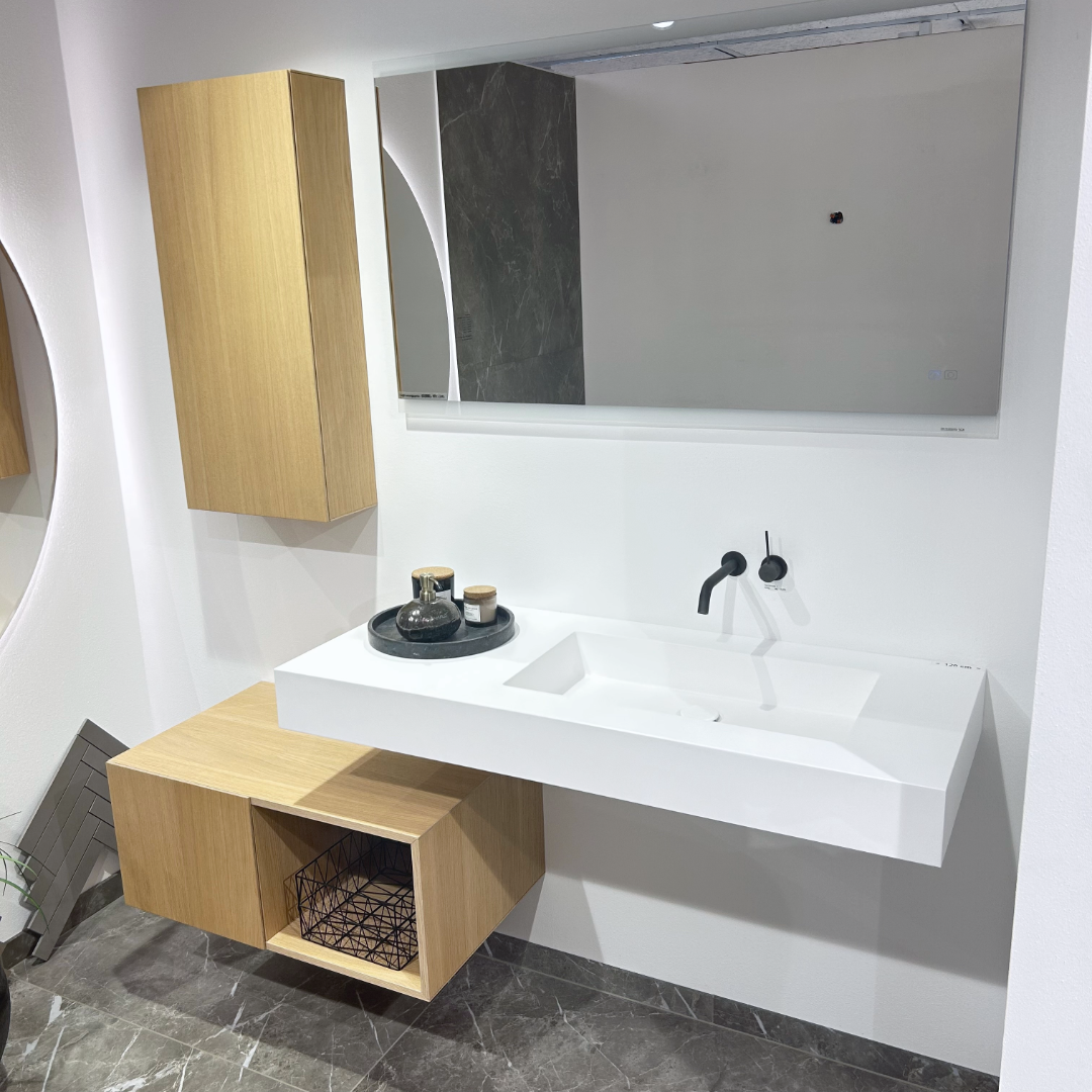 OUTLET - Rovere Naturale Møbelsæt med Væghængt Vask & Opbevaringsskabe