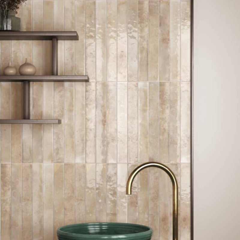 aflang blank vægflise i beige