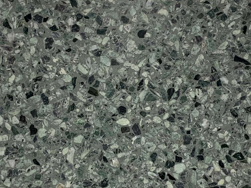 Terrazzo 0677 med grågrøn mix