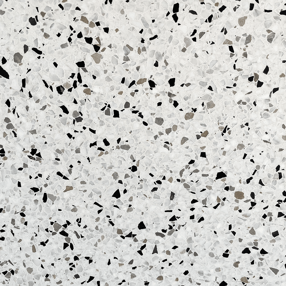 Terrazzo 1910 med sort, hvidt og gråbrunt mix Sokkelkant
