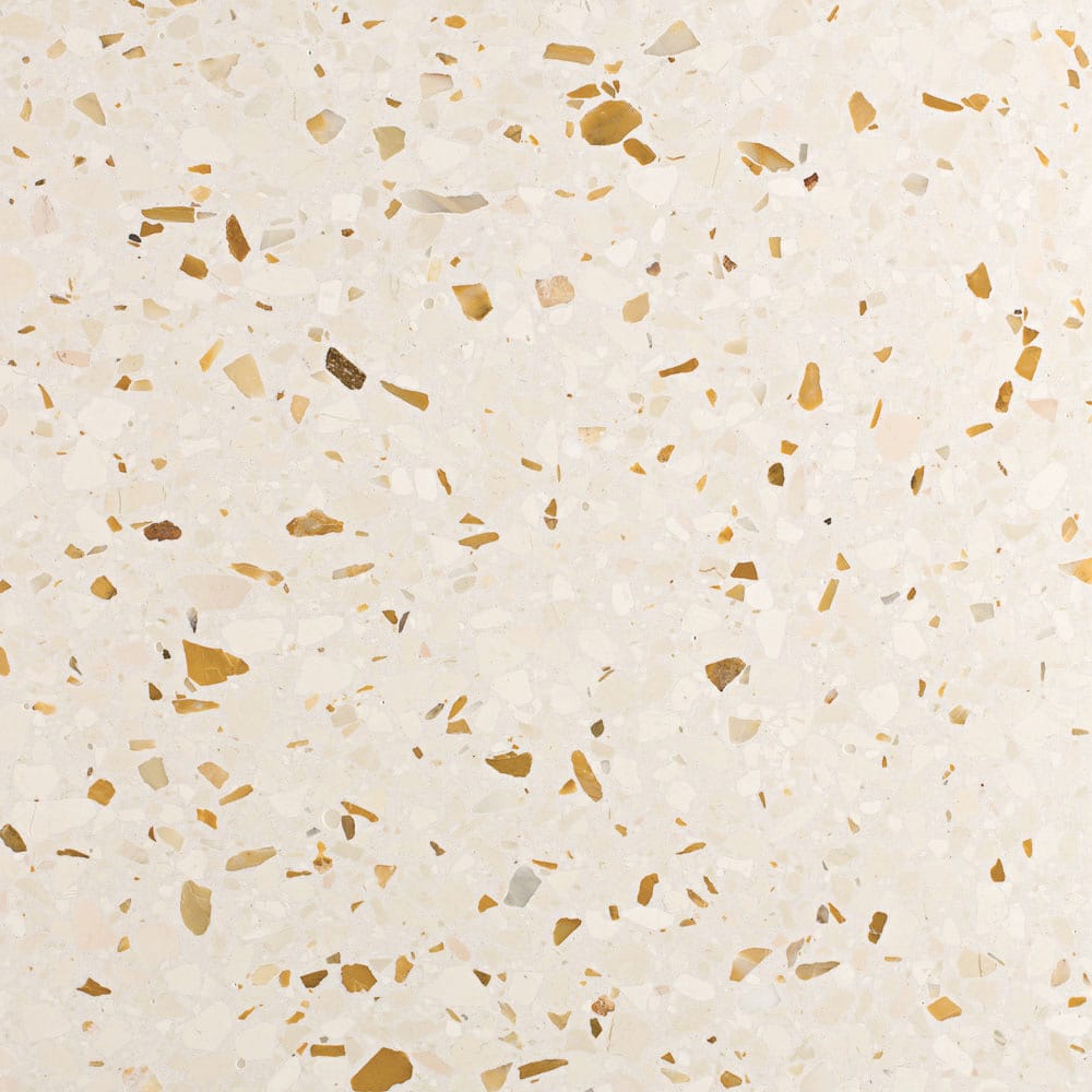 Terrazzo Classico 1.C med lyst, gyldent mix Sokkelkant