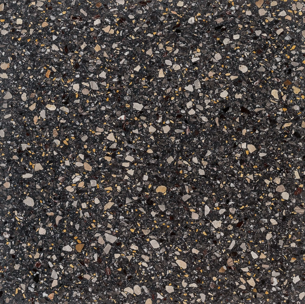 Terrazzo Classico 3.E med mørkt, varmt mix Sokkelkant