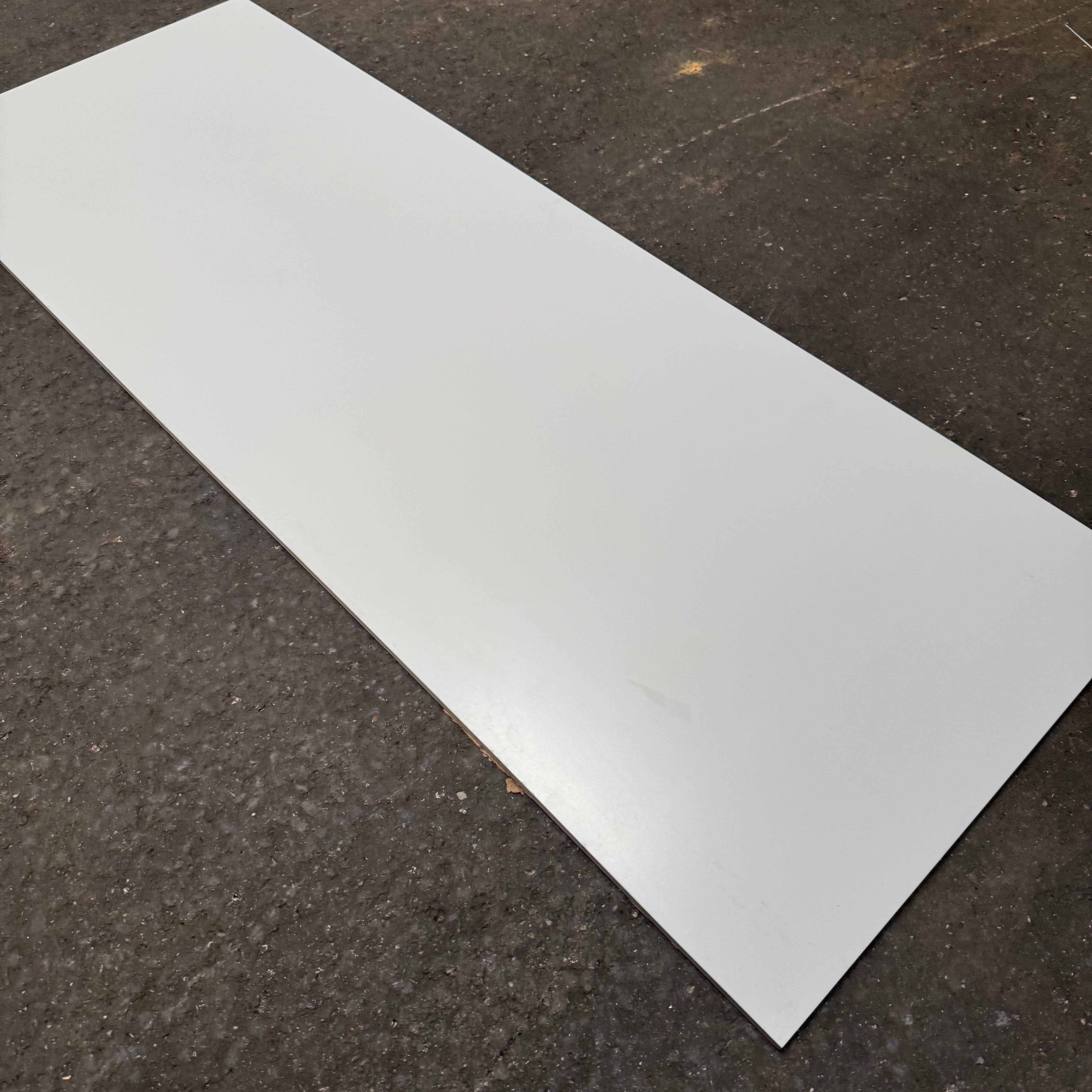 Hvid mat vægflise - 45 x 120 cm (12,83 m2)