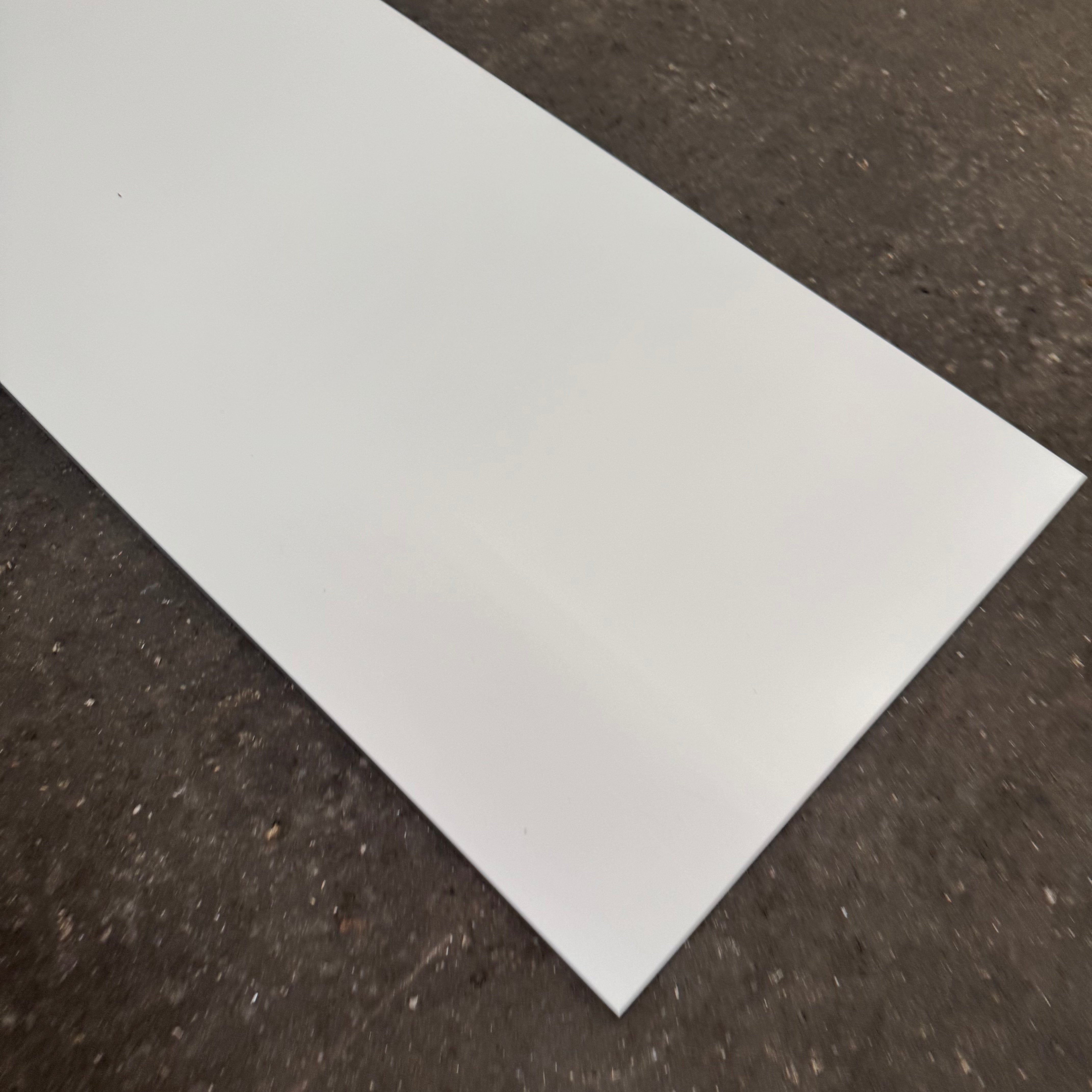 Hvid mat vægflise - 45 x 120 cm (12,83 m2)