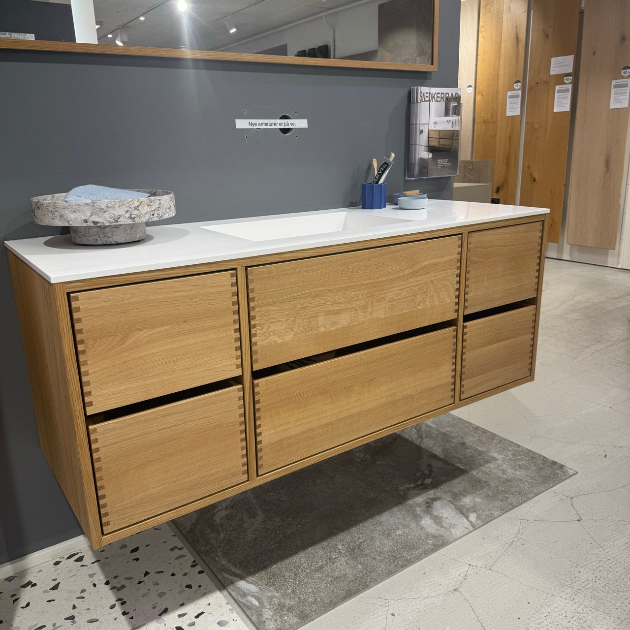 Nr. 4915 Snedker badmøbel 140 cm - Udstillingsmodel