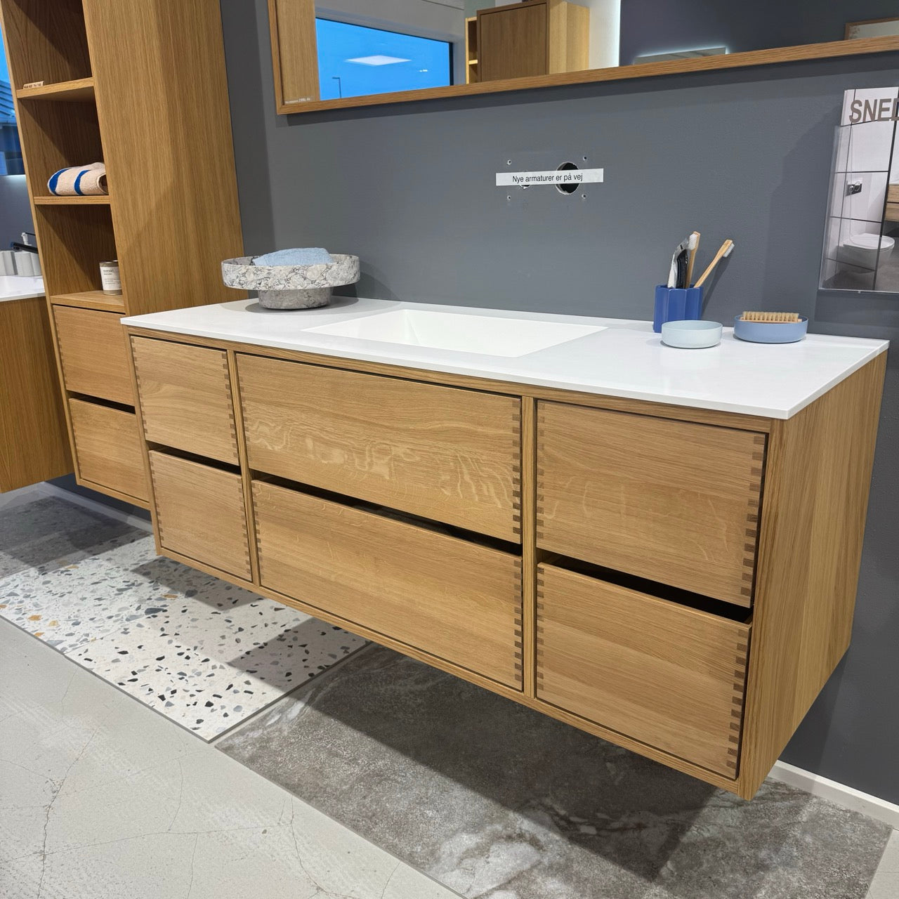 Nr. 4915 Snedker badmøbel 140 cm - Udstillingsmodel