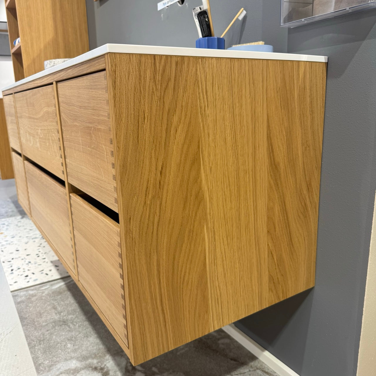 Nr. 4915 Snedker badmøbel 140 cm - Udstillingsmodel