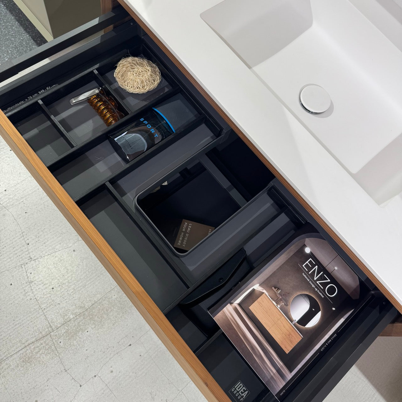 Outlet - Enzo 90 cm badmøbel inkl. spejlskab - Udstillingsmodeller