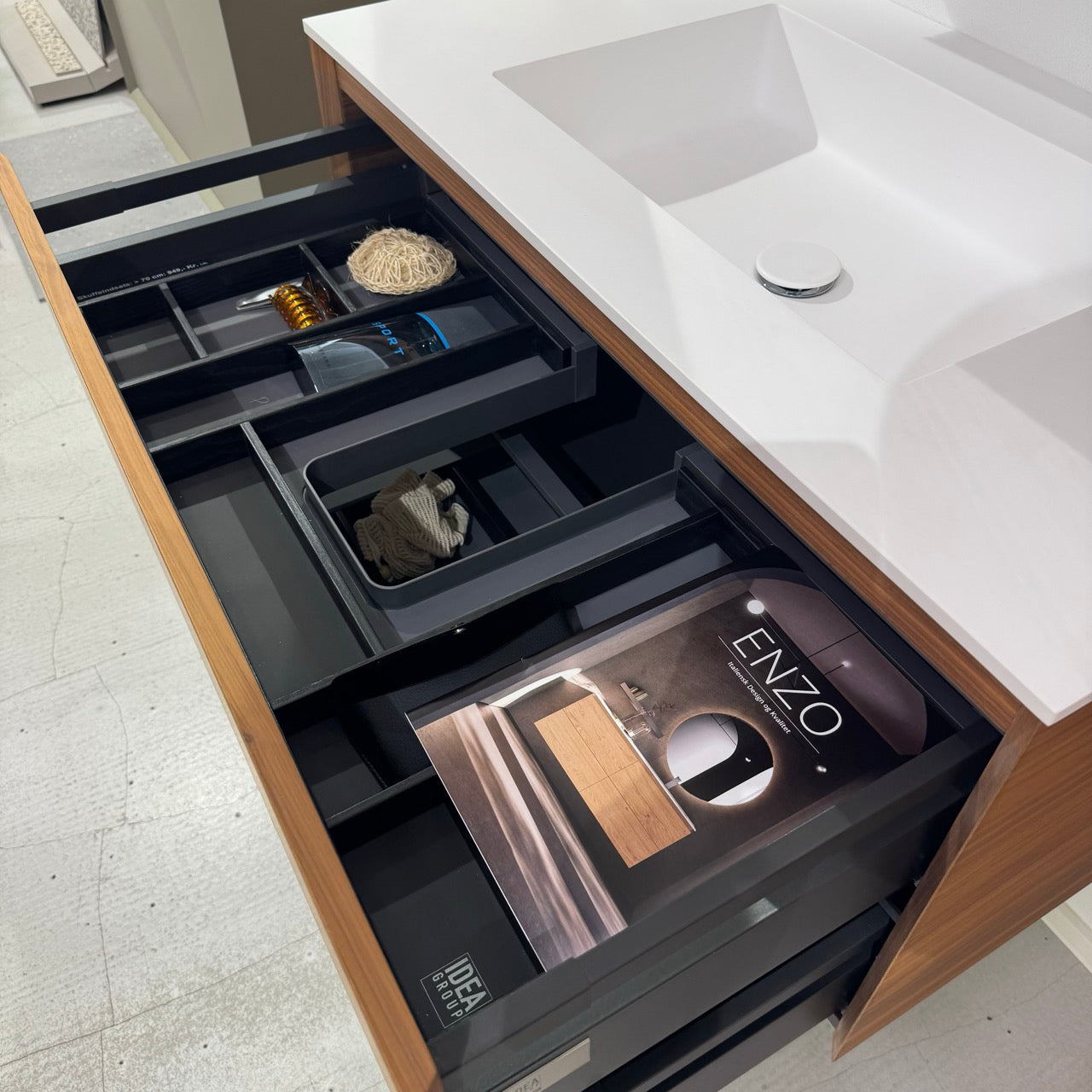 Outlet - Enzo 90 cm badmøbel inkl. spejlskab - Udstillingsmodeller