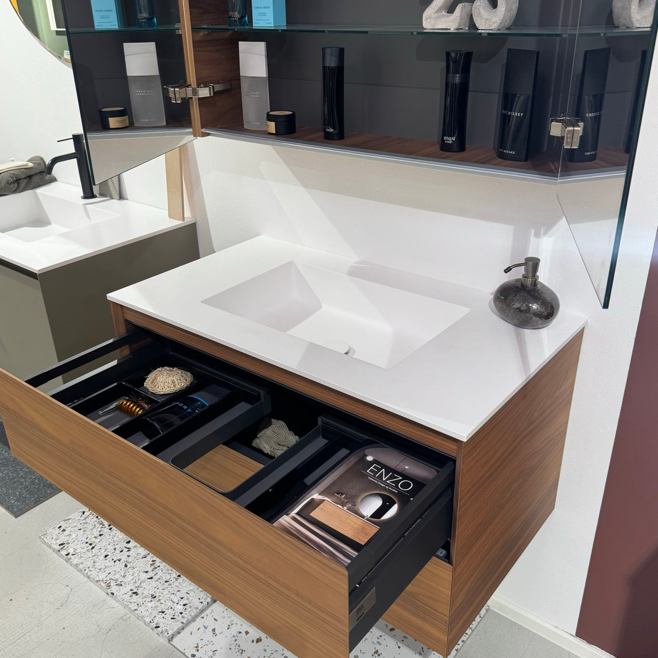 Outlet - Enzo 90 cm badmøbel inkl. spejlskab - Udstillingsmodeller