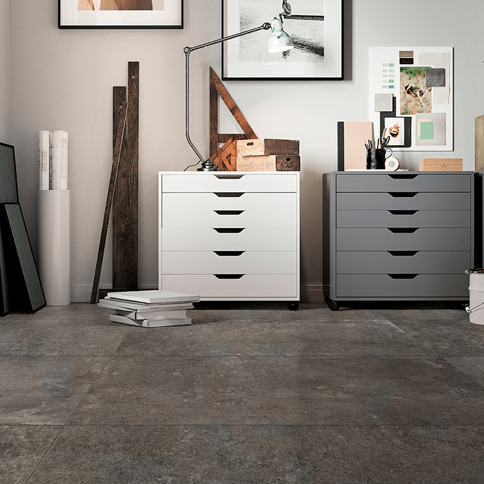 Ref flisen i farven Graphite