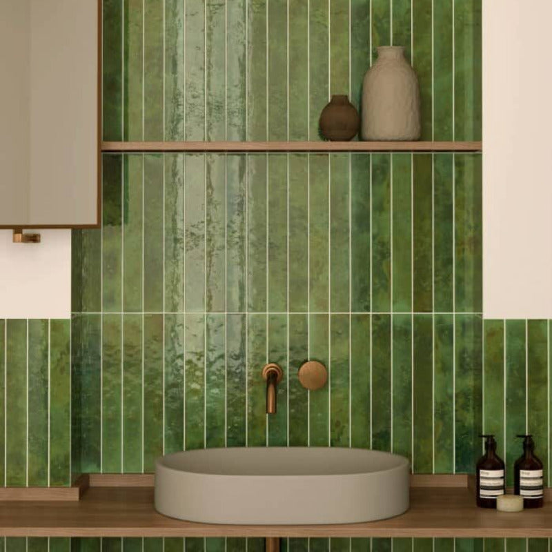 aflang blank vægflise i grøn