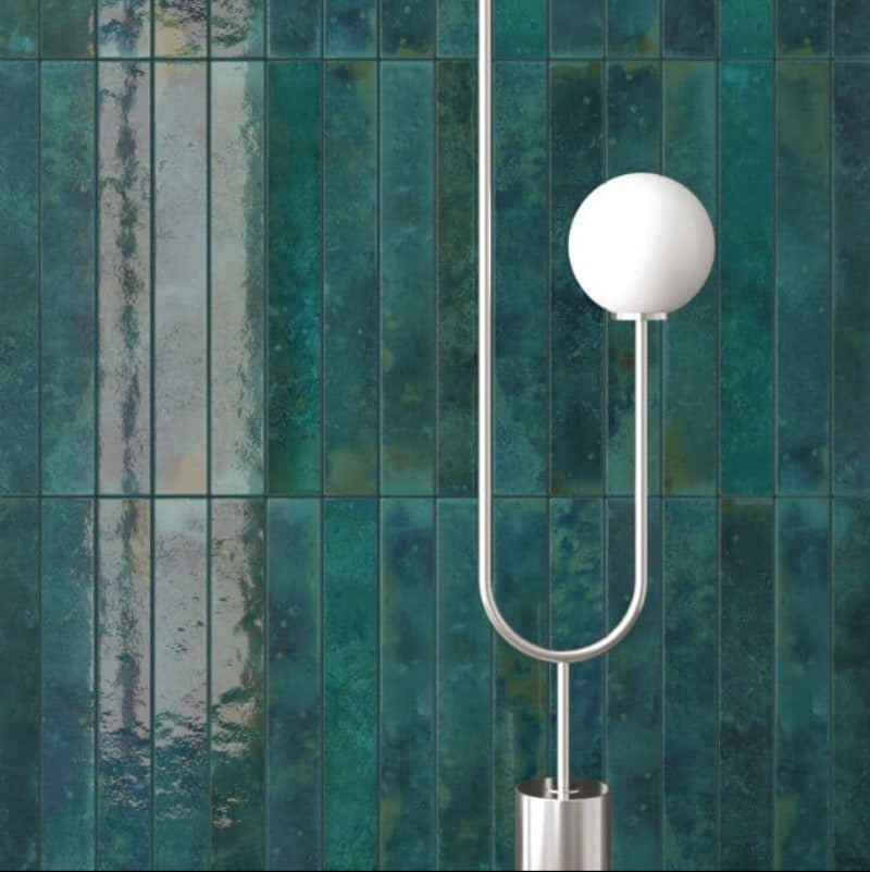 aflang blank vægflise i blå grøn farve