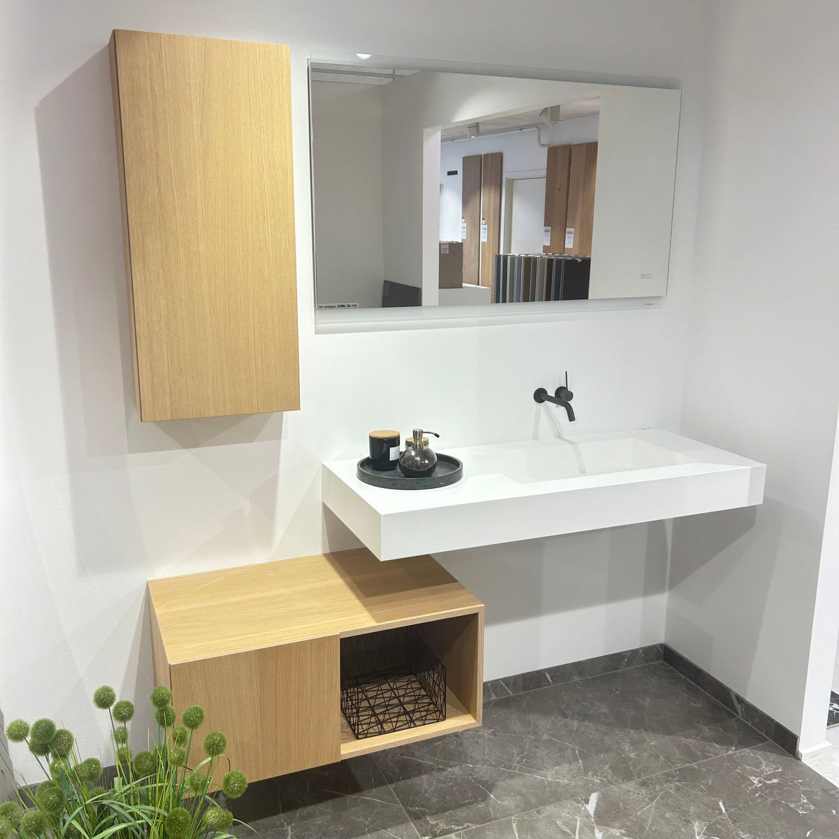 OUTLET - Rovere Naturale Møbelsæt med Væghængt Vask & Opbevaringsskabe