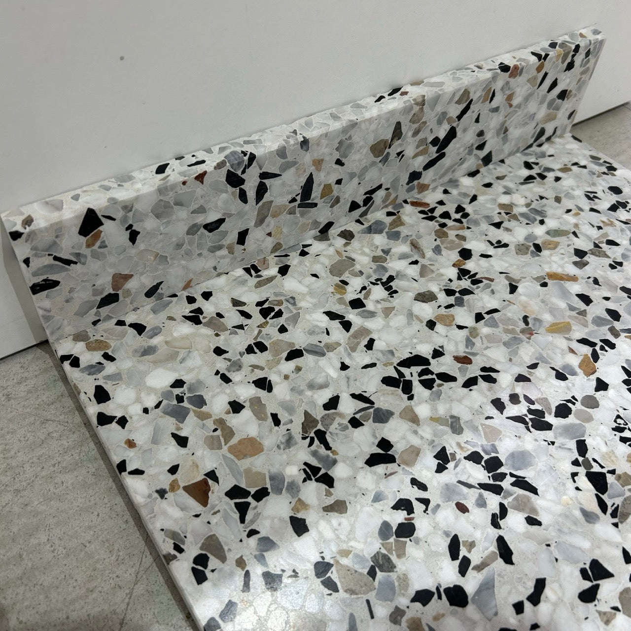 Terrazzo 0103 – 7,5 x 40 cm Sokkelkant