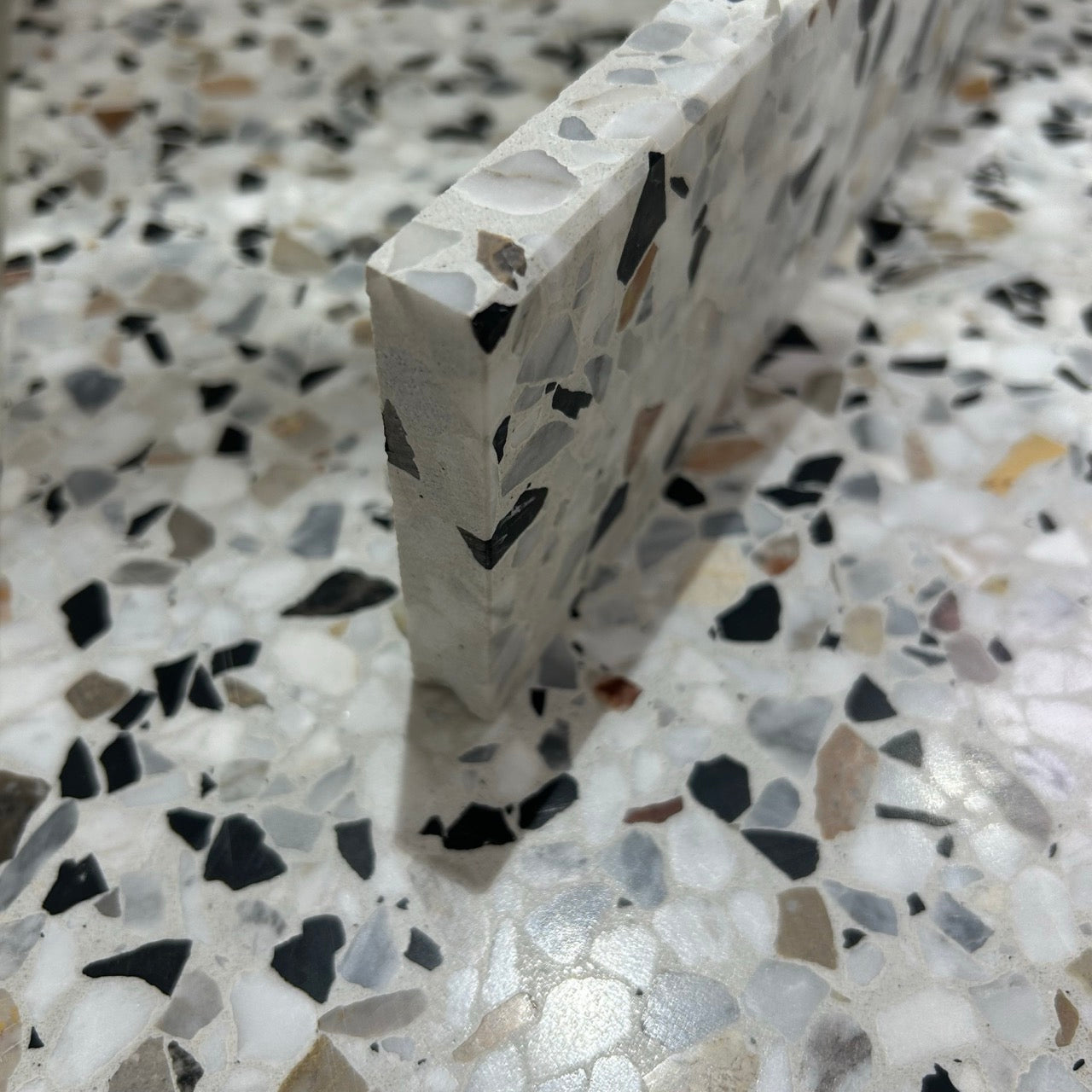 Terrazzo 0103 – 7,5 x 40 cm Sokkelkant