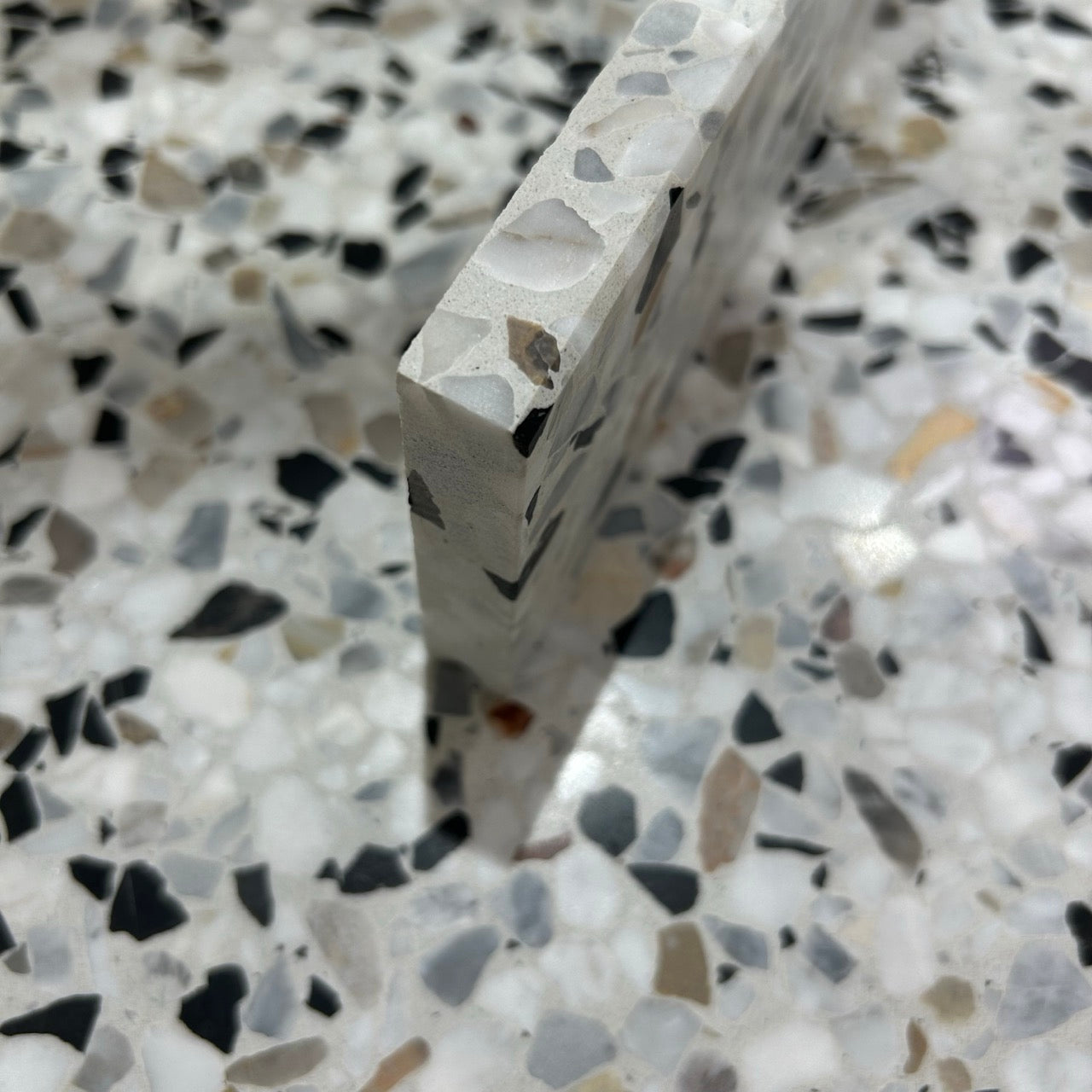 Terrazzo 0103 – 7,5 x 40 cm Sokkelkant