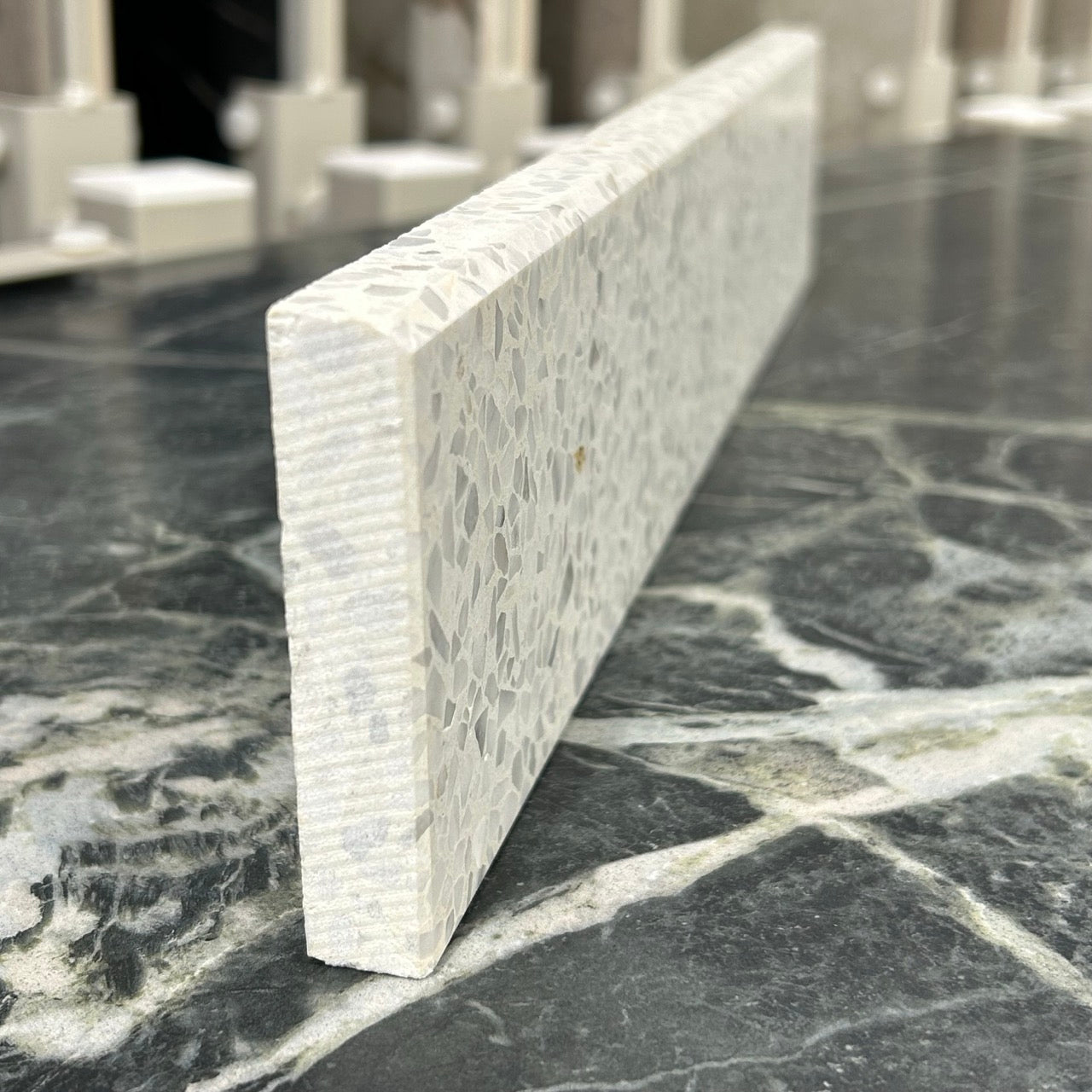 Terrazzo 1110 – 7,5 x 40 cm Sokkelkant