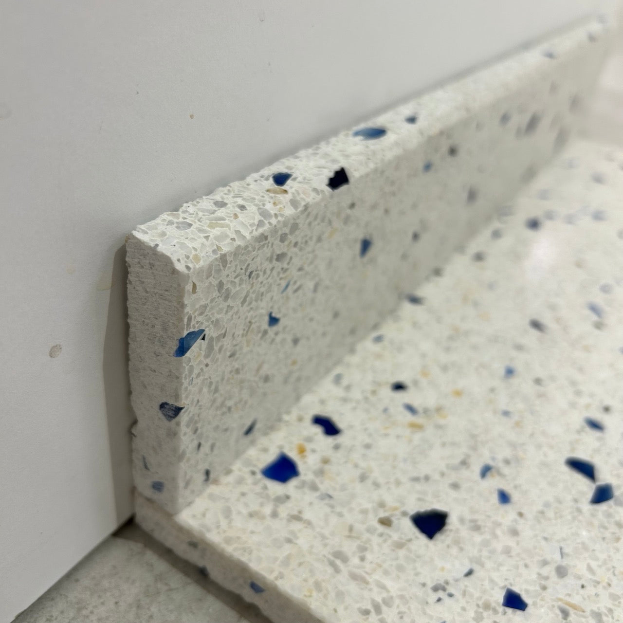 Terrazzo 1511 lyst, blå mix Sokkelkant