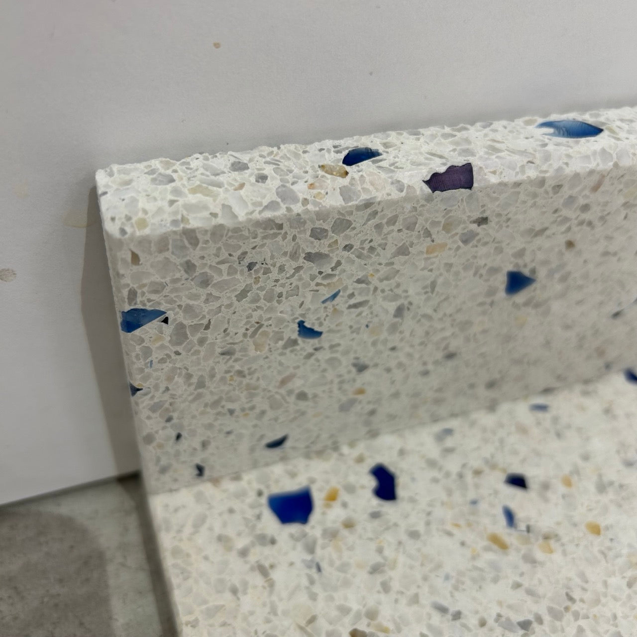 Terrazzo 1511 lyst, blå mix Sokkelkant