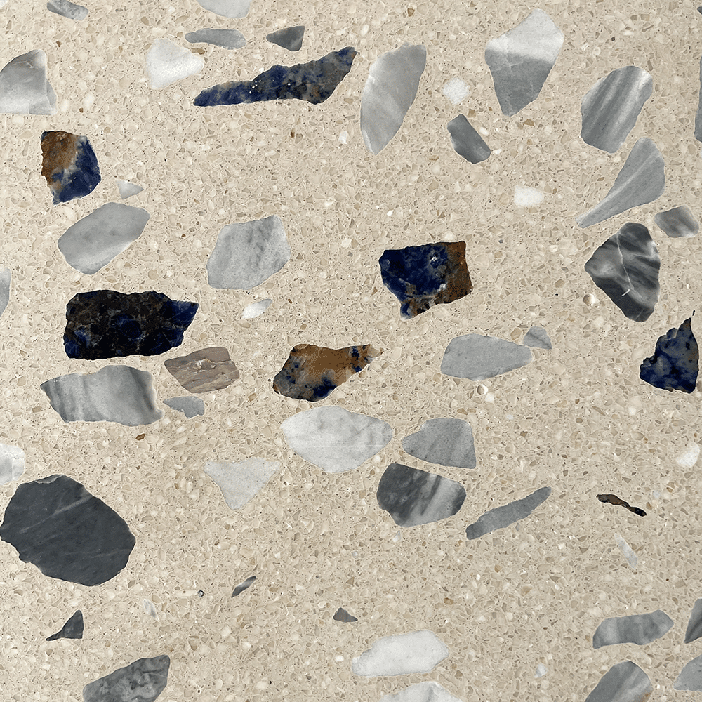 Terrazzo Raw 030 med blå sten Sokkelkant