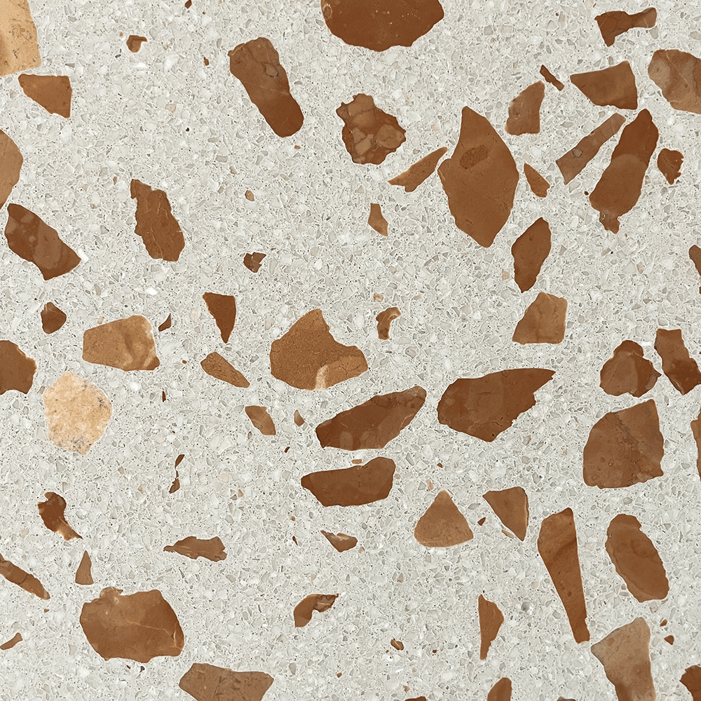 Terrazzo Raw 060 med brune sten Sokkelkant